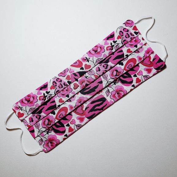 🚫SOLD🚫 Zebra Hearts🔄Sparkle Reversible FaceMask - Picture 3 of 10